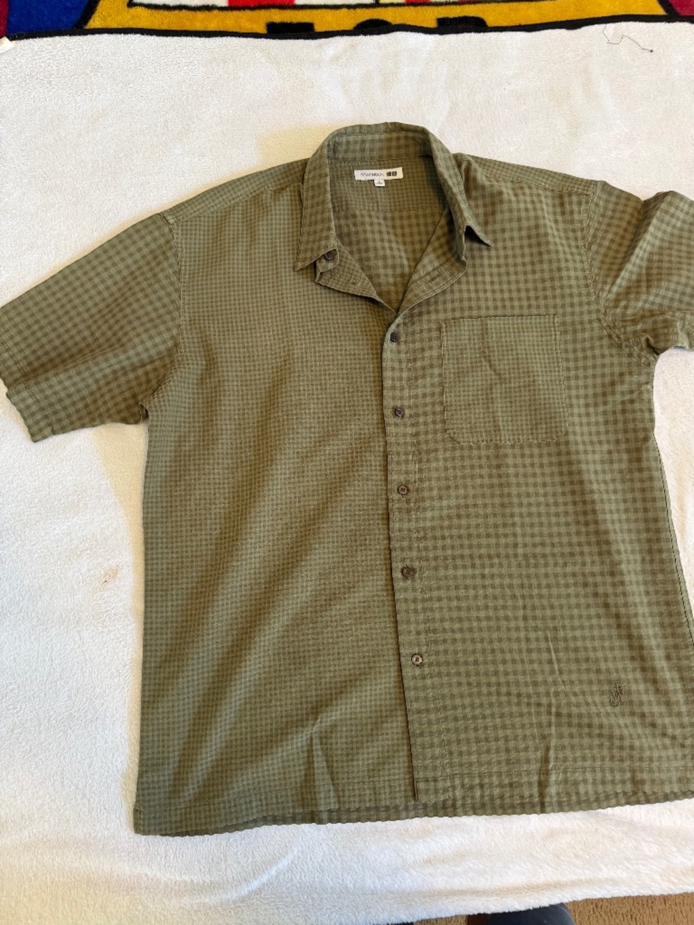 Uniqlo - J.W. Anderson Short Sleeve Shirt. Size L - Green